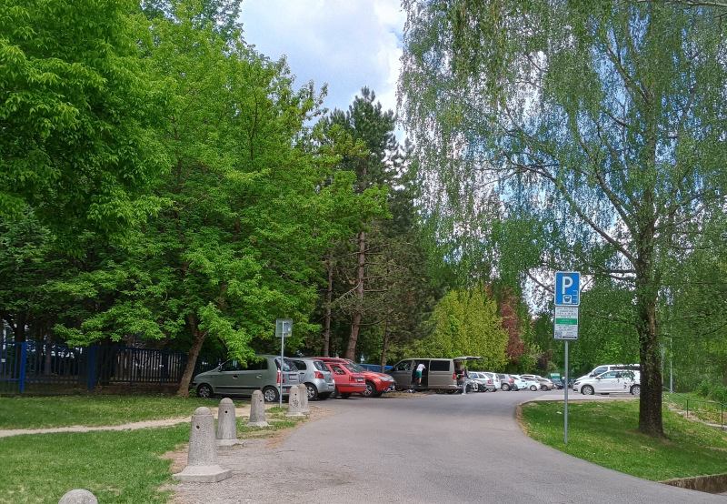 Parkovanie na sídlisku - cez víkend zdarma